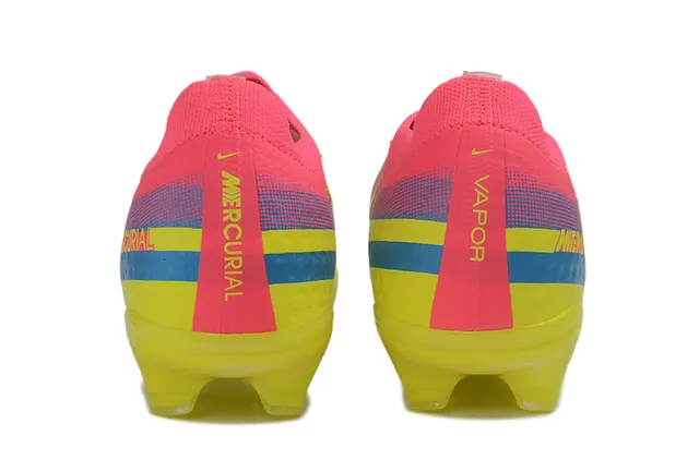 Nike Mercurial Sapatos de futebol rosa e amarelo, upper baixo em malha, sola translúcida neon, para solo firme 4
