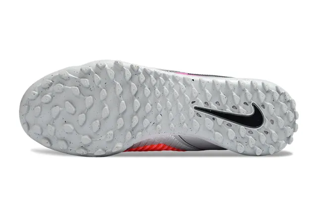Nike برتقالي وردي محبوك علوي عاكس فضي Swoosh عشب صناعي كرة القدم أحذية 6