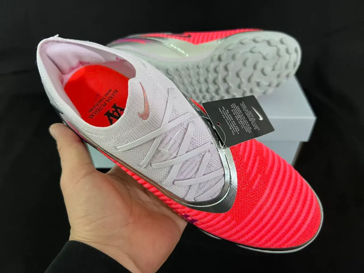 Nike برتقالي وردي محبوك علوي عاكس فضي Swoosh عشب صناعي كرة القدم أحذية 12