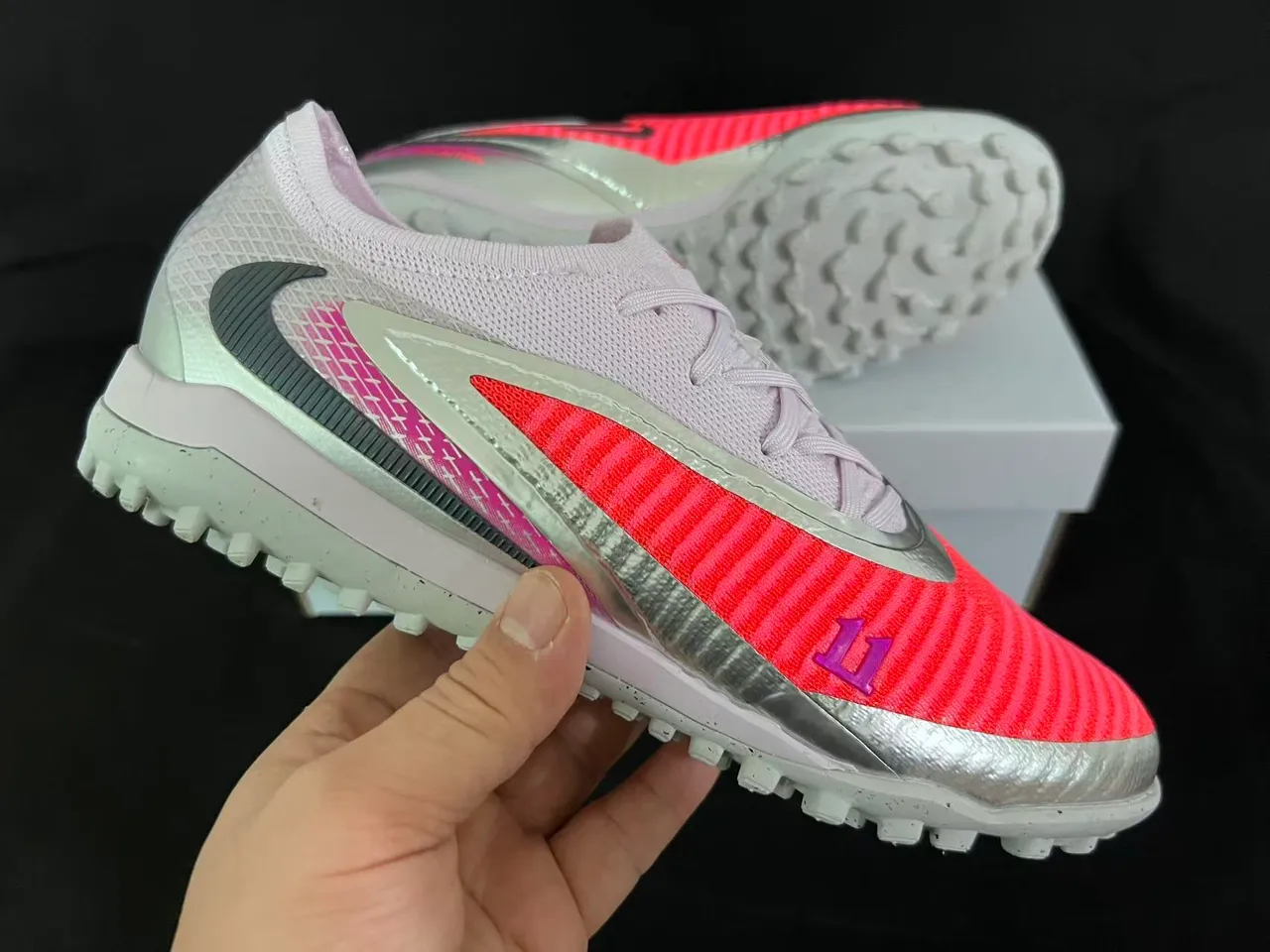 Nike برتقالي وردي محبوك علوي عاكس فضي Swoosh عشب صناعي كرة القدم أحذية 13
