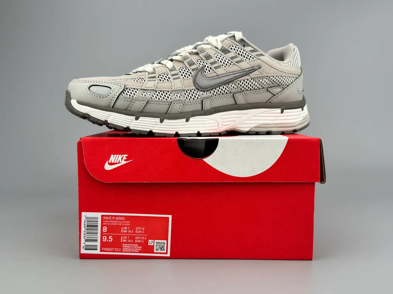 Nike P-6000 أحذية جري رمادية شبكية وصناعية 2