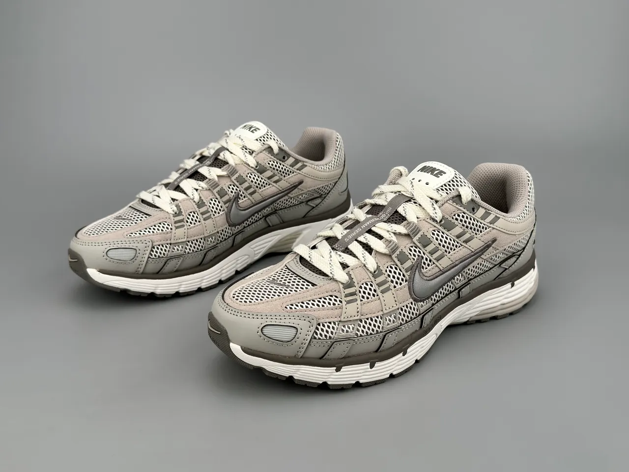 Nike P-6000 أحذية جري رمادية شبكية وصناعية 9