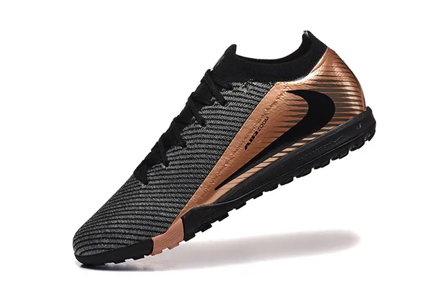 Nike Phantom GT Sapatos de futebol com upper preto dourado em malha, acentos metálicos cobre, para gramado 5