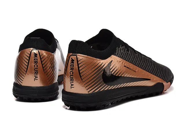Nike Phantom GT Sapatos de futebol com upper preto dourado em malha, acentos metálicos cobre, para gramado 6