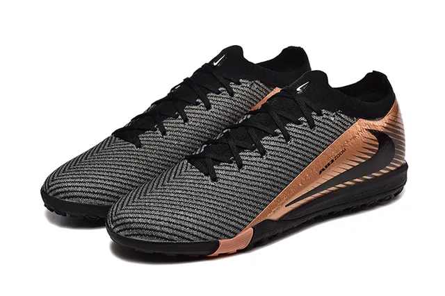 Nike Phantom GT Sapatos de futebol com upper preto dourado em malha, acentos metálicos cobre, para gramado 8
