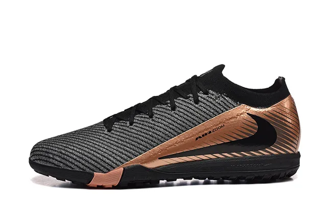 Nike Phantom GT Sapatos de futebol com upper preto dourado em malha, acentos metálicos cobre, para gramado 10