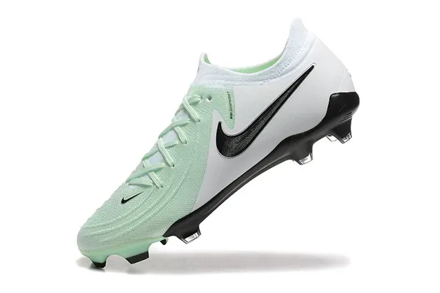 Nike Phantom GT Tênis de Futebol Branco e Verde Upper de Malha Lacê Asimétrico Campo Firme 5