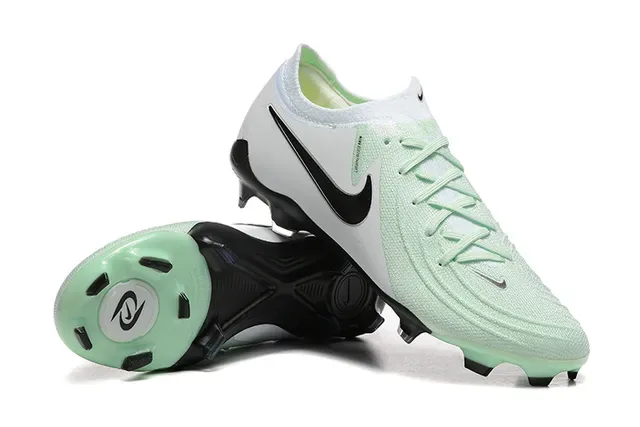 Nike Phantom GT Tênis de Futebol Branco e Verde Upper de Malha Lacê Asimétrico Campo Firme 6