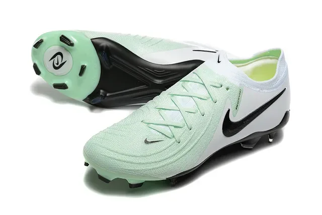 Nike Phantom GT Tênis de Futebol Branco e Verde Upper de Malha Lacê Asimétrico Campo Firme 7