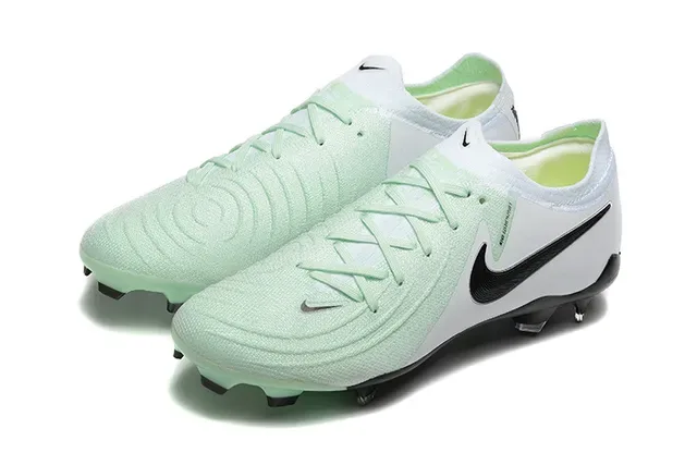 Nike Phantom GT Tênis de Futebol Branco e Verde Upper de Malha Lacê Asimétrico Campo Firme 8