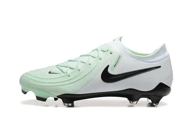 Nike Phantom GT Tênis de Futebol Branco e Verde Upper de Malha Lacê Asimétrico Campo Firme 10