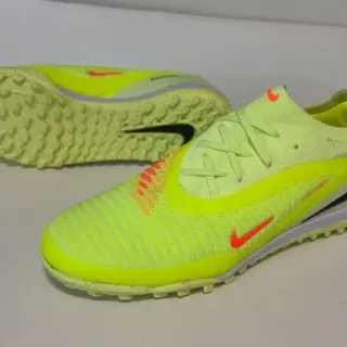 Nike Phantom GT Tênis de futebol turf low-cut amarelo laranja com upper de knit