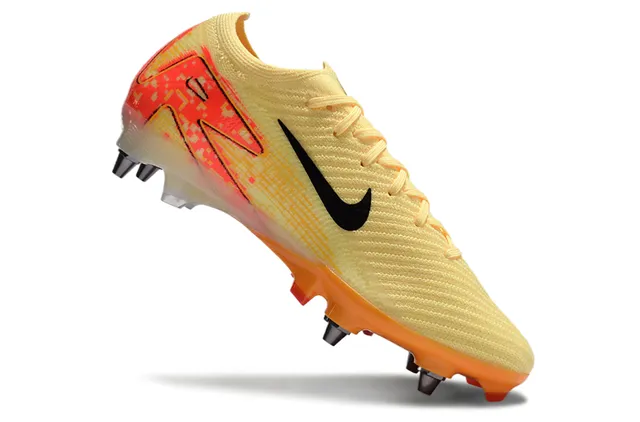 Nike Phantom GT Zapatos de fútbol con superior de malla amarillo naranja, superposición gráfica pixelada y superficie firme 2