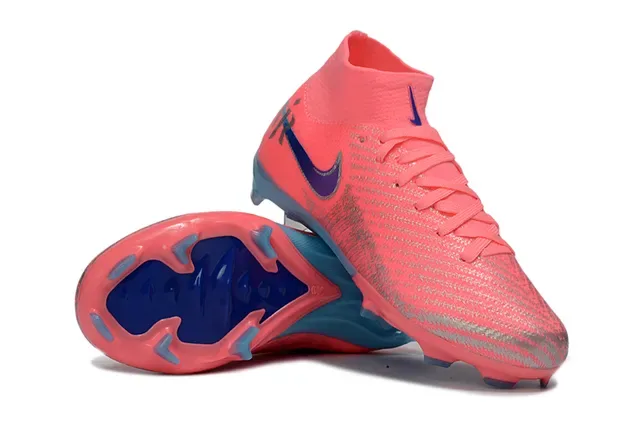 Nike chaussures de football rose et bleu, empeigne en maille haute, col de chaussette, terrain ferme 2