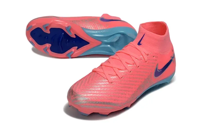 Nike chaussures de football rose et bleu, empeigne en maille haute, col de chaussette, terrain ferme 3