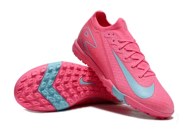 Nike Chuteira de Futebol Turf com Upper em Tricô e Língua Integrada Rosa e Azul 3
