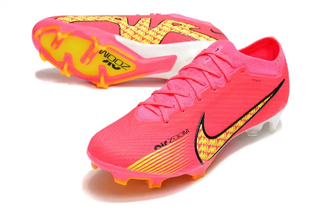 Nike 粉色黄色霓虹针织鞋面几何 Swoosh 覆盖 人工草地足球鞋 6