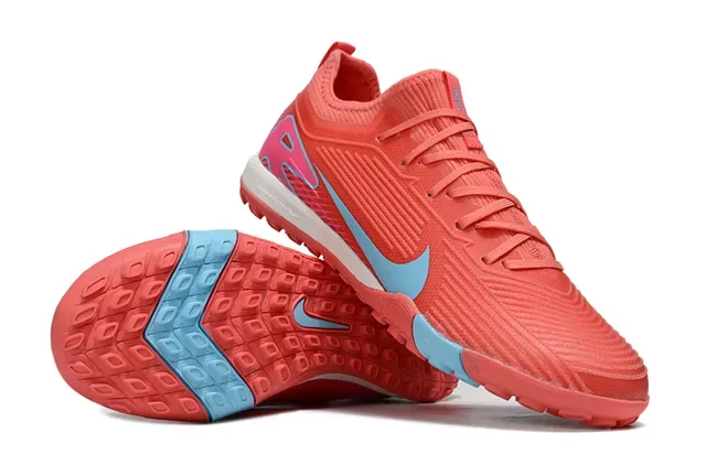 Nike Sapatos de Futebol Turf Upper de Tricô em Vermelho e Rosa Cadarços Assimétricos 3