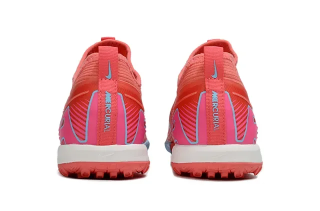 Nike Sapatos de Futebol Turf Upper de Tricô em Vermelho e Rosa Cadarços Assimétricos 4