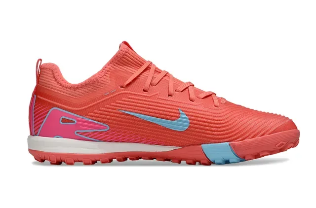 Nike Sapatos de Futebol Turf Upper de Tricô em Vermelho e Rosa Cadarços Assimétricos 7