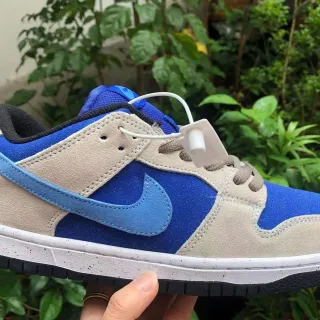 Nike SB Dunk Low नीला और बेज सूड स्केटबोर्ड जूते
