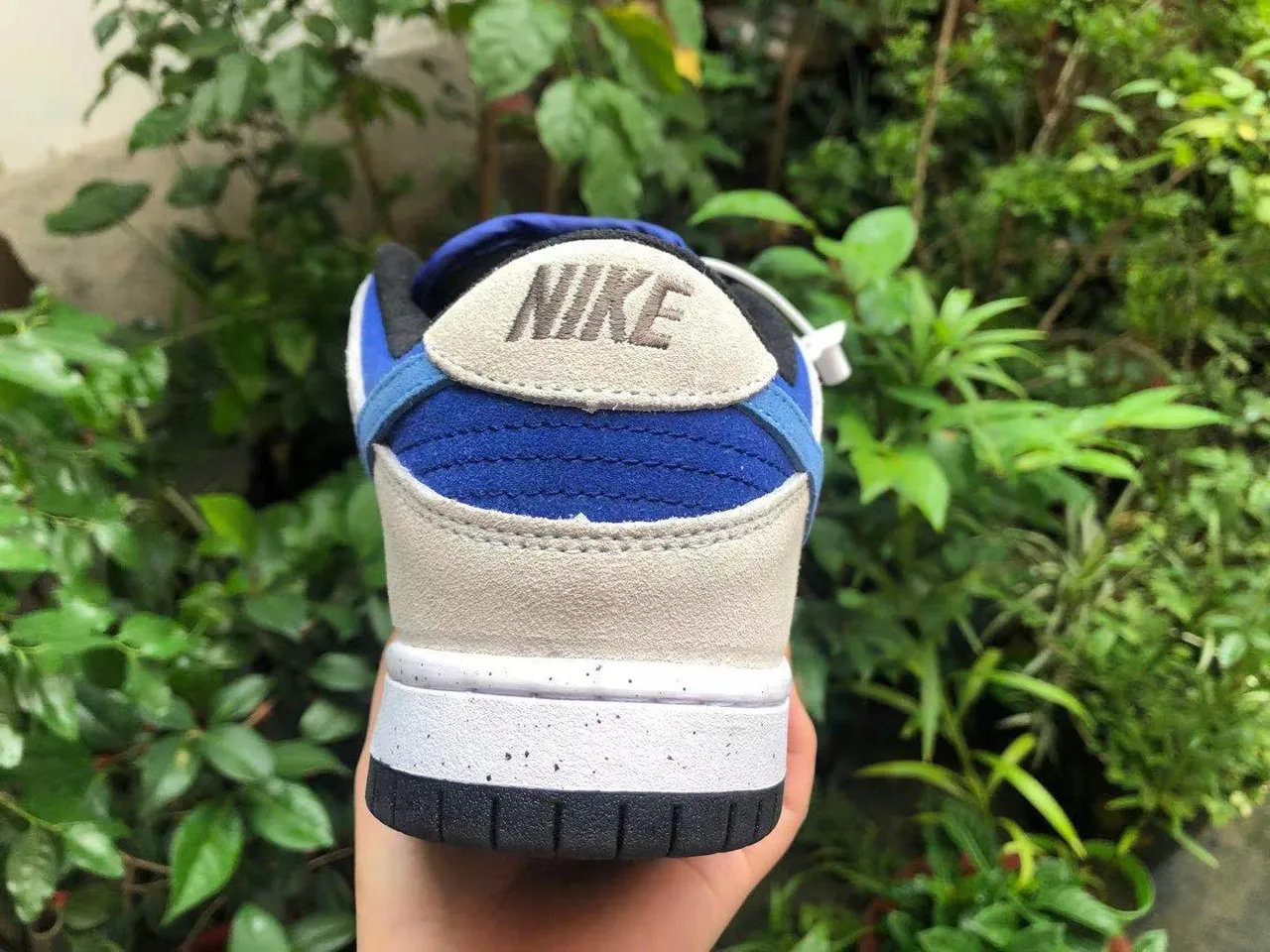 Nike SB Dunk Low নীল এবং বেইজ স্যুড স্কেটবোর্ড জুতা 2