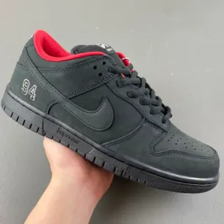 Nike SB Dunk Low Supreme काली लाल स्केटबोर्ड जूते