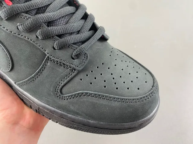 Nike SB Dunk Low Supreme काली लाल स्केटबोर्ड जूते 2