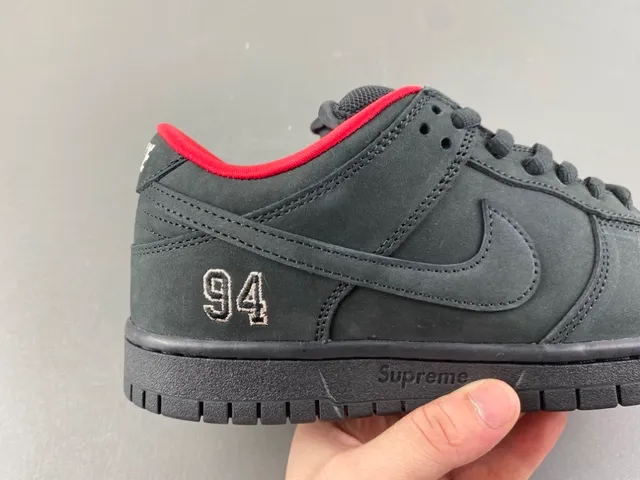 Nike SB Dunk Low Supreme काली लाल स्केटबोर्ड जूते 3