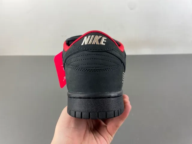 Nike SB Dunk Low Supreme काली लाल स्केटबोर्ड जूते 4