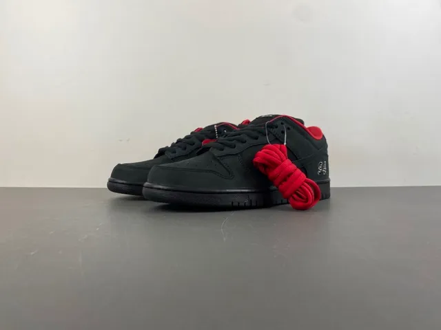 Nike SB Dunk Low Supreme काली लाल स्केटबोर्ड जूते 10