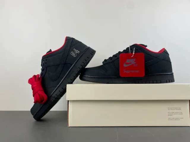 Nike SB Dunk Low Supreme काली लाल स्केटबोर्ड जूते 14