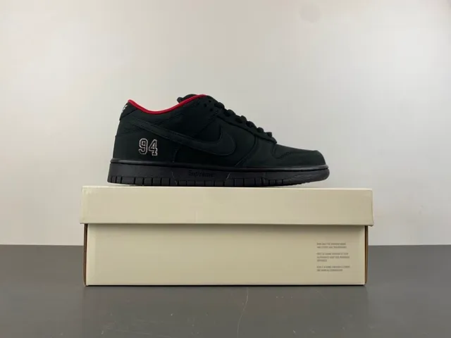 Nike SB Dunk Low Supreme काली लाल स्केटबोर्ड जूते 15