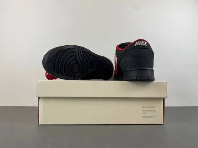 Nike SB Dunk Low Supreme काली लाल स्केटबोर्ड जूते 16