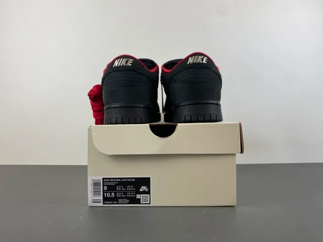 Nike SB Dunk Low Supreme काली लाल स्केटबोर्ड जूते 17