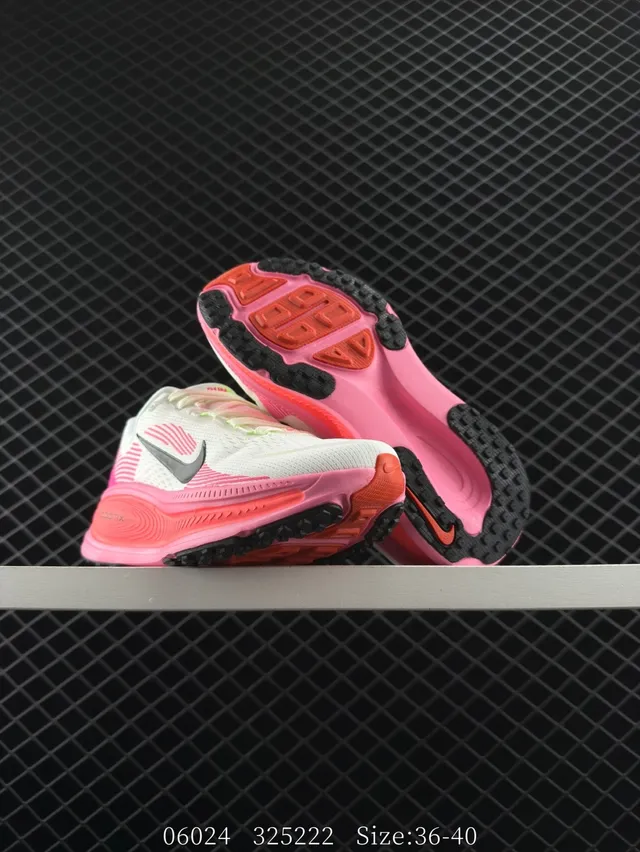 Nike VOMERO 18 White Pink Running Shoes 2