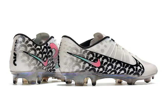 Nike أبيض أسود منخفض القطع مربوط بالأربطة علو شبكي اصطناعي أرض صلبة كرة القدم أحذية 7