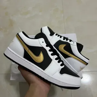 Nike أبيض ذهبي أحذية أسلوب حياة منخفضة من الجلد والصناعي التراكب