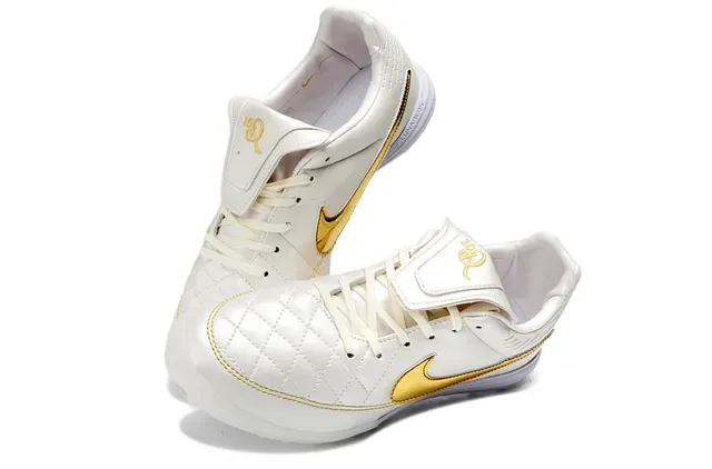 Nike White Gold Quilted Synthetic Upper Metallic Swoosh Overlay Turf Soccer Shoes 7