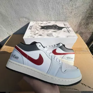 Nike Blancs Rouges Low-Top avec Col Rembourré Lifestyle Sneakers