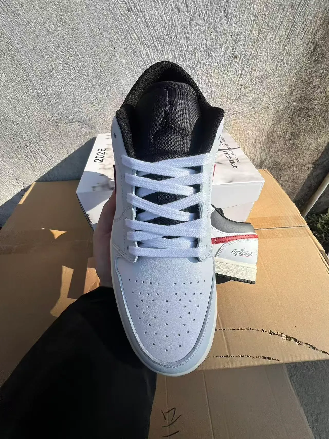 Nike White Red Low-Top Padded Collar Lifestyle Sneakers 3