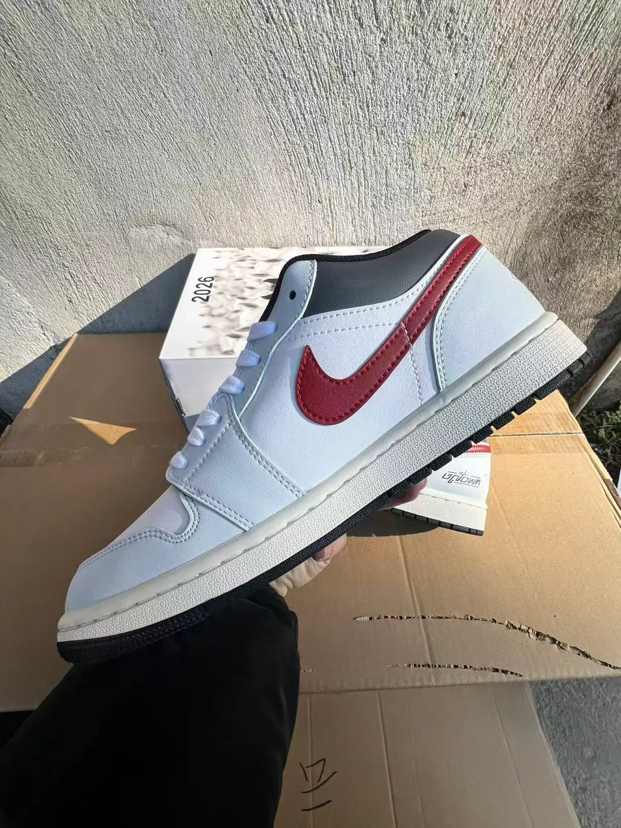 Nike White Red Low-Top Padded Collar Lifestyle Sneakers 5