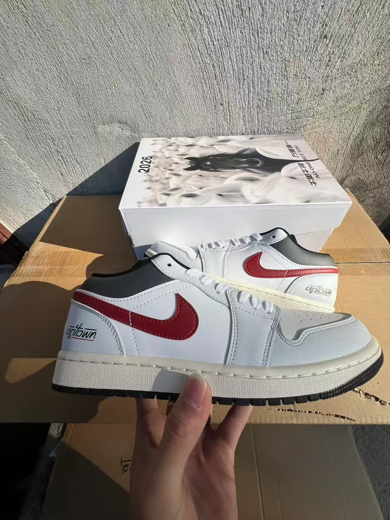 Nike White Red Low-Top Padded Collar Lifestyle Sneakers 7