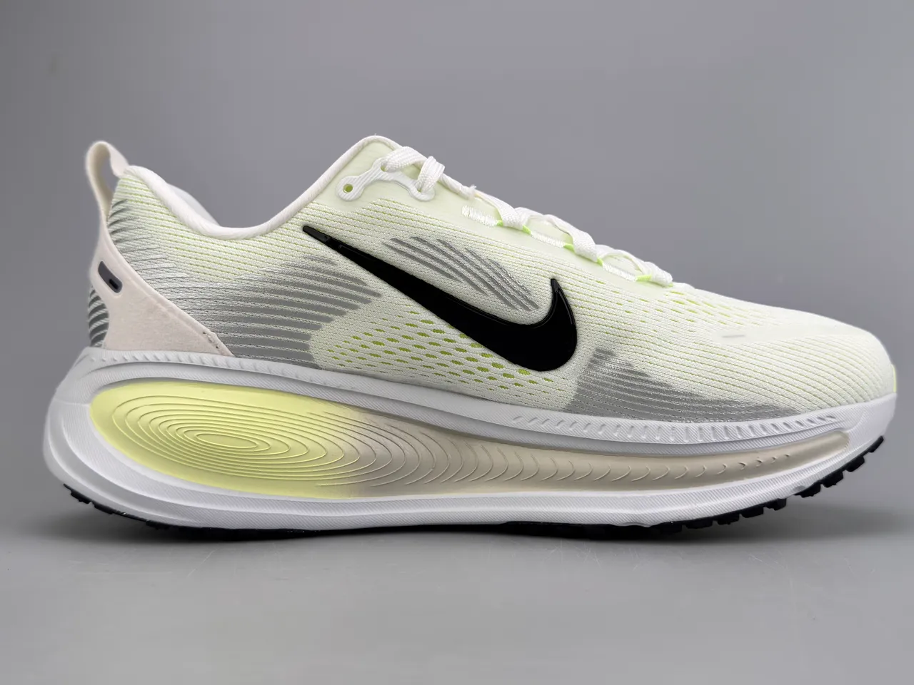 Nike White Yellow Engineered Knit Upper Wave-Pattern Overlays Running Shoes 6