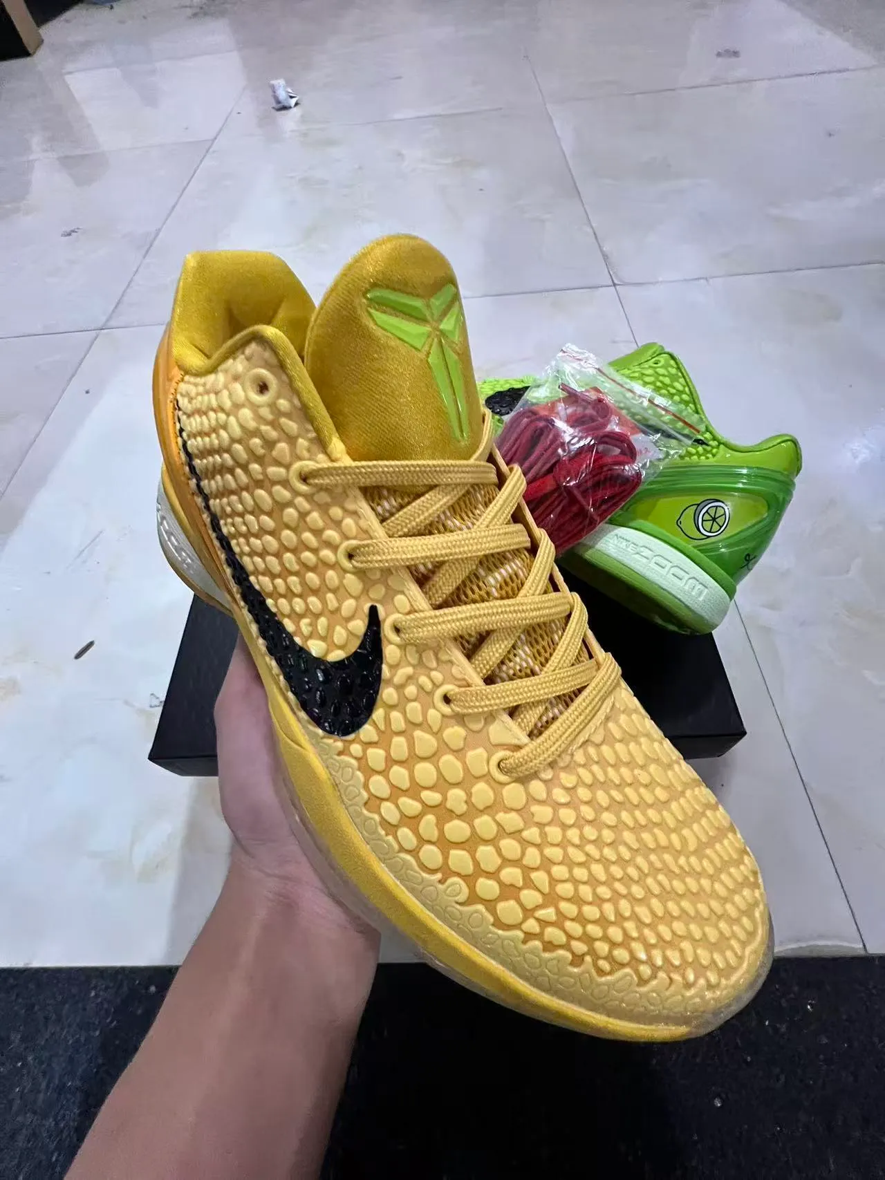 Nike पीला काला हाई टॉप टेक्स्चर्ड पेबल्ड अपर बास्केटबॉल जूते 2