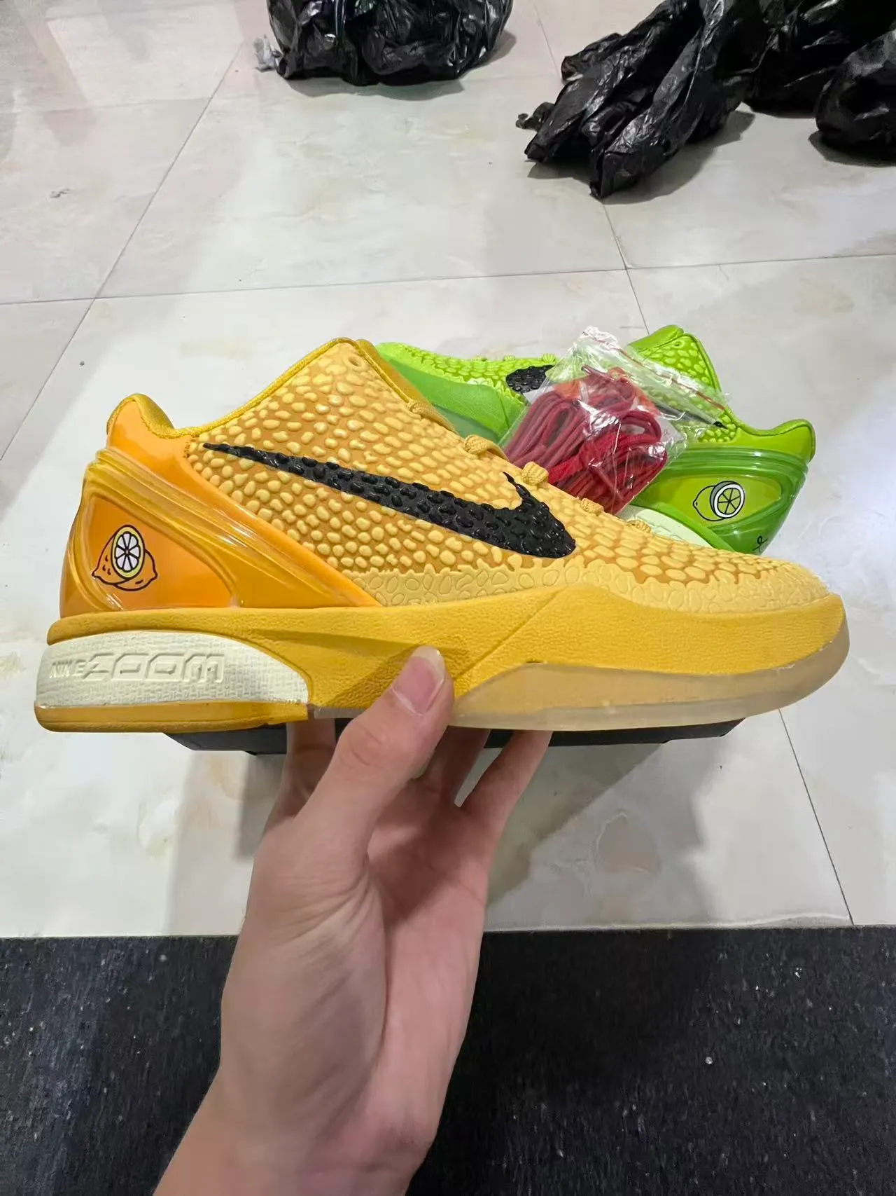 Nike पीला काला हाई टॉप टेक्स्चर्ड पेबल्ड अपर बास्केटबॉल जूते 7