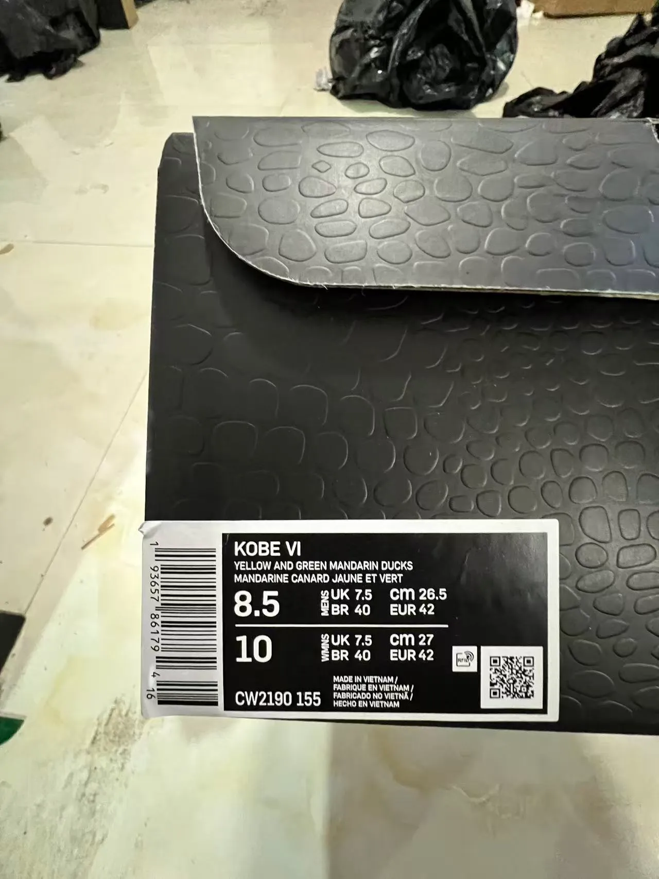 Nike पीला काला हाई टॉप टेक्स्चर्ड पेबल्ड अपर बास्केटबॉल जूते 10