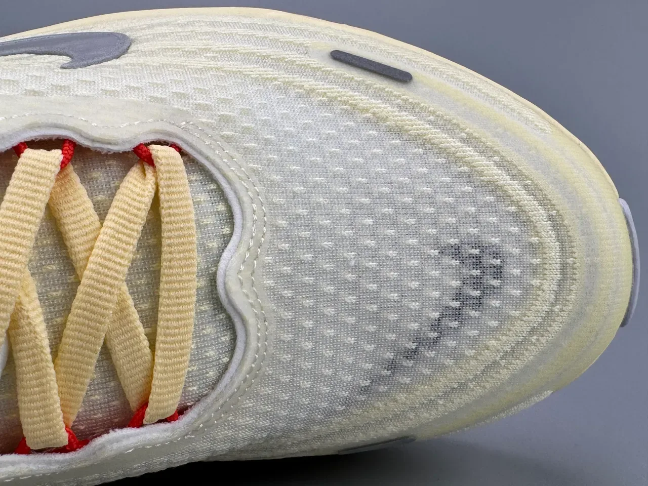 Nike Yellow Gray Engineered Mesh Upper Sculpted Wavy Midsole Running Shoes 2