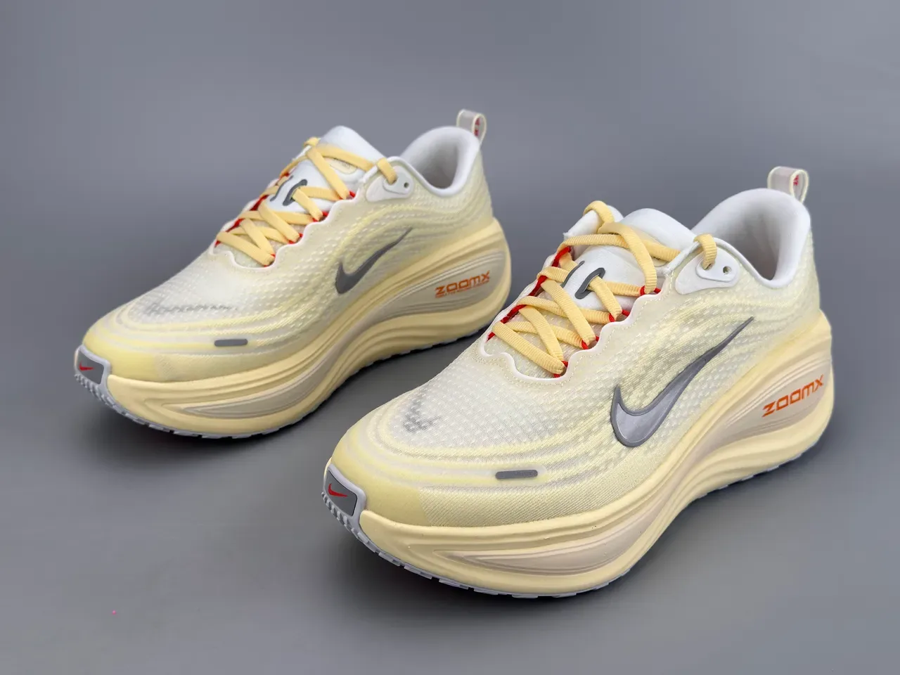 Nike Yellow Gray Engineered Mesh Upper Sculpted Wavy Midsole Running Shoes 5