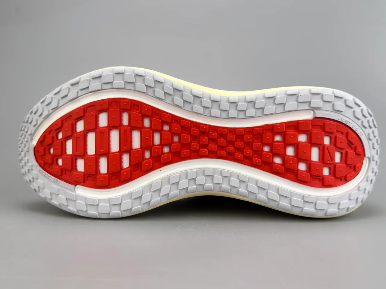 Nike Yellow Gray Engineered Mesh Upper Sculpted Wavy Midsole Running Shoes 8